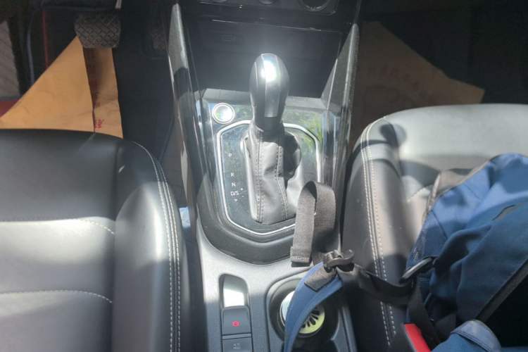 Used Jetta VS5 2022 280TSI Automatic Trendy Pro Version Gear Lever