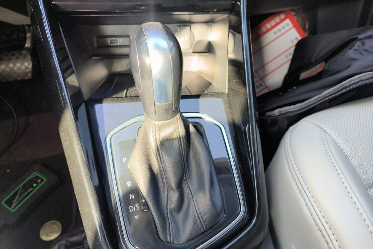 Used Jetta VS5 2022 280TSI Automatic Trendy Pro Version Gear Lever
