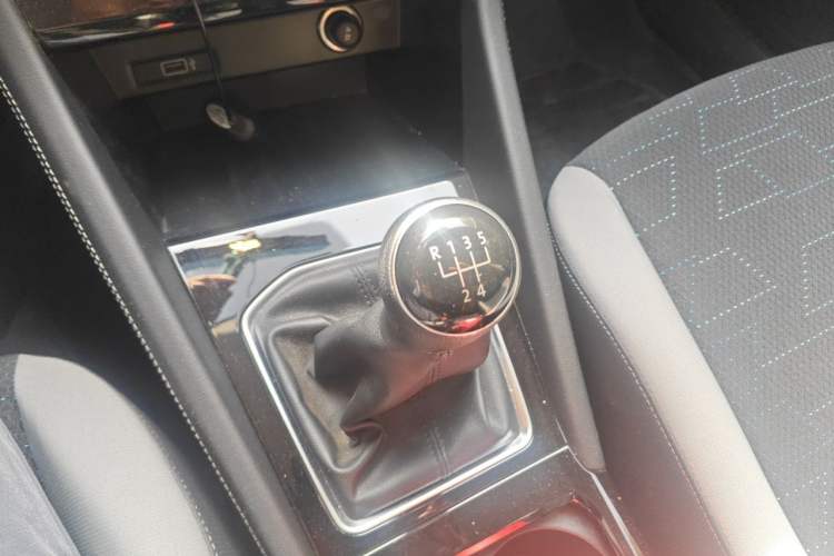 Used Jetta VS5 2022 280TSI Manual Advanced Trim Gear Lever