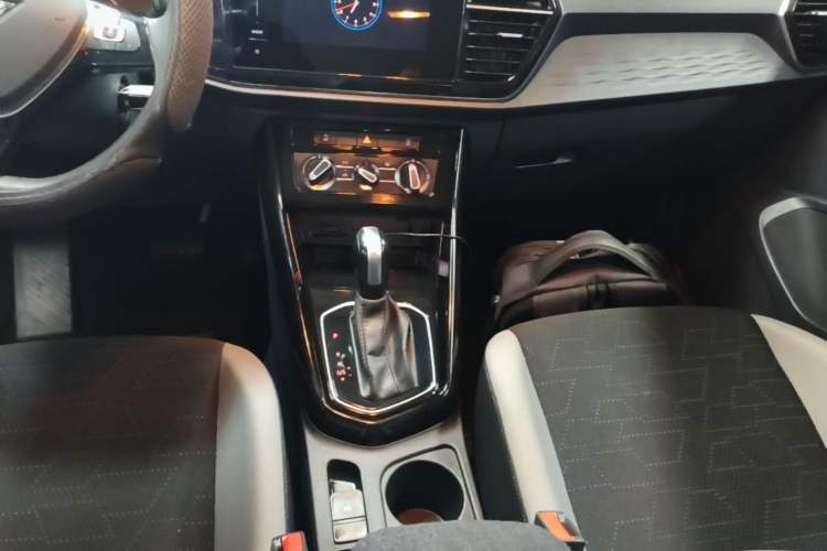 Used Jetta VS5 2022 280TSI Automatic Trendy Pro Version Gear Lever