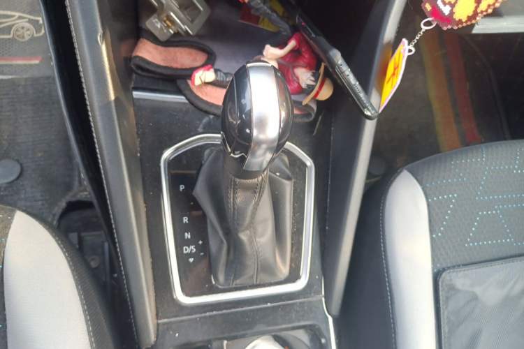 Used Jetta VS5 2022 280TSI Automatic Trend Edition Gear Lever