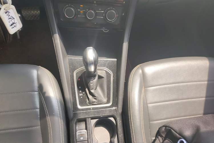 Used Jetta VS5 2022 280TSI Automatic Trend Edition Gear Lever