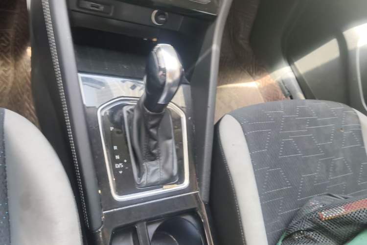 Used Jetta VS5 2022 280TSI Automatic Trend Edition Gear Lever