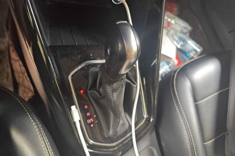 Used Jetta VS5 2022 280TSI Automatic Trendy Pro Version Gear Lever