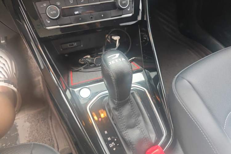 Used Jetta VS5 2022 280TSI Automatic Glory Pro Gear Lever