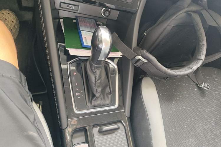Used Jetta VS5 2022 280TSI Automatic Trend Edition Gear Lever