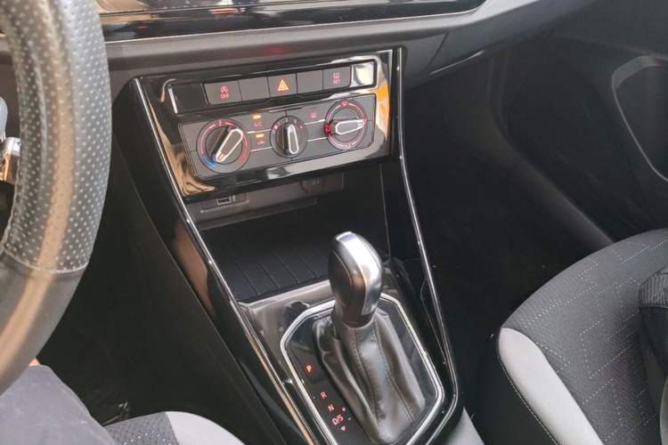 Used Jetta VS5 2022 280TSI Automatic Trendy Pro Version Gear Lever