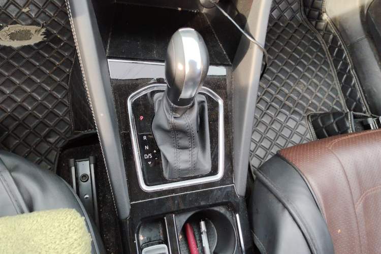 Used Jetta VS5 2022 280TSI Automatic Trend Edition Gear Lever