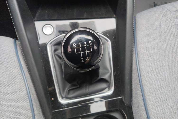 Used Jetta VS5 2022 280TSI Manual Advanced Pro Trim Gear Lever