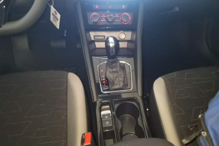 Used Jetta VS5 2022 280TSI Automatic Trendy Pro Version Gear Lever