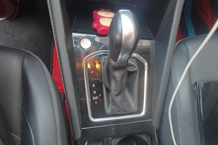 Used Jetta VS5 2022 280TSI Automatic Glory Edition Gear Lever