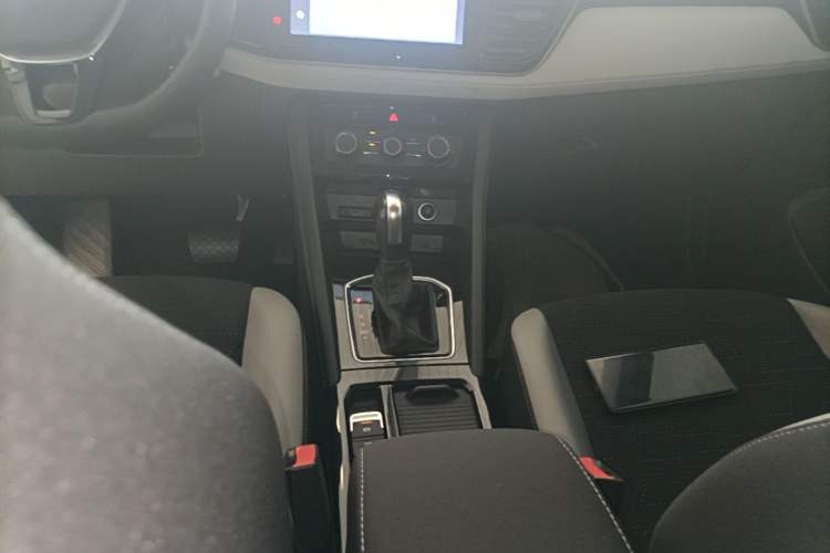 Used Jetta VS5 2022 280TSI Automatic Trendy Pro Version Gear Lever