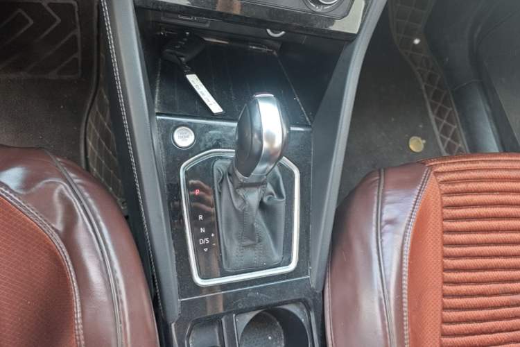 Used Jetta VS5 2022 280TSI Automatic Enjoyment Model Gear Lever