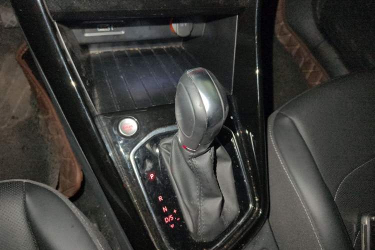 Used Jetta VS5 2022 280TSI Automatic Enjoyment Pro Trim Gear Lever