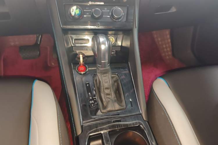 Used Jetta VS5 2022 280TSI Automatic Enjoyment Model Gear Lever