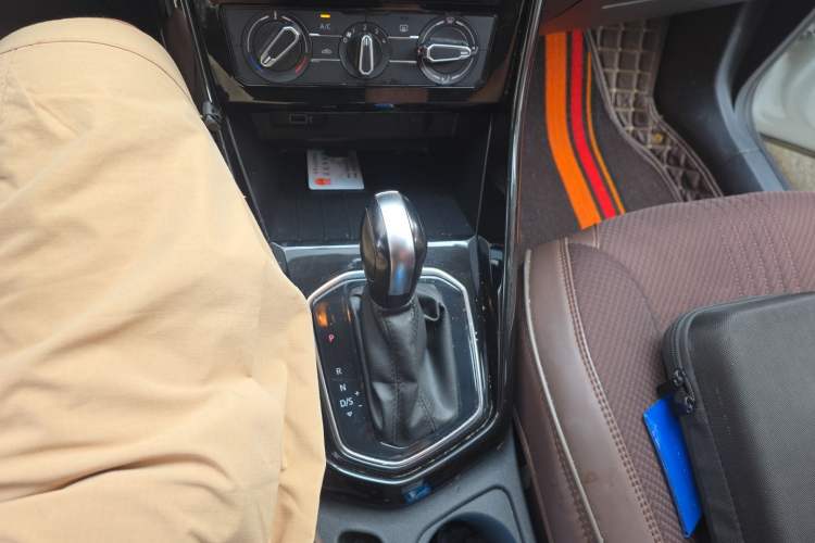 Used Jetta VS5 2022 280TSI Automatic Trendy Pro Version Gear Lever