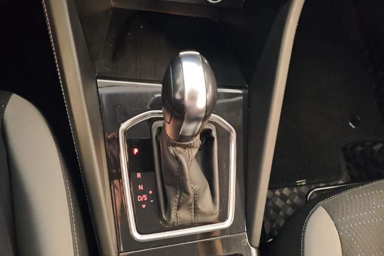 Used Jetta VS5 2022 280TSI Automatic Trend Edition Gear Lever
