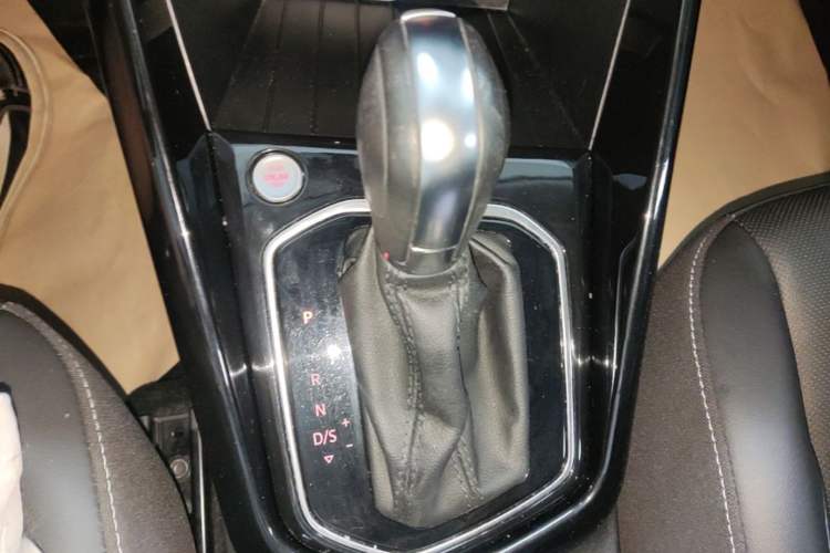Used Jetta VS5 2022 280TSI Automatic Glory Pro Gear Lever