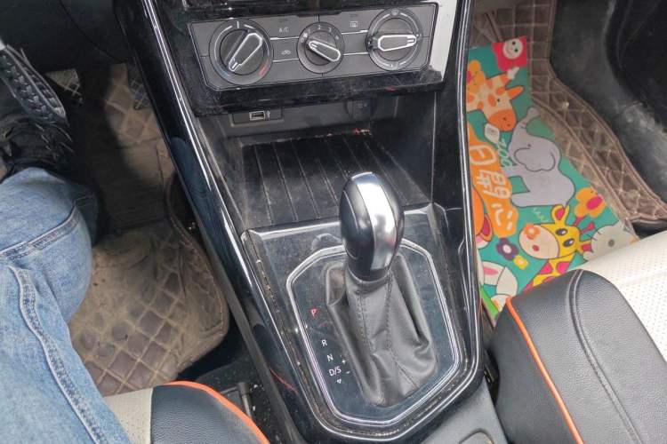 Used Jetta VS5 2022 280TSI Automatic Trendy Pro Version Gear Lever