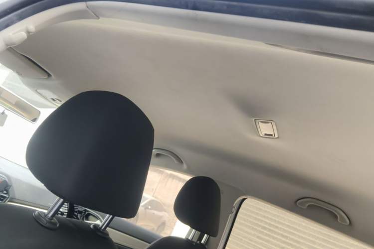 Used Jetta VS5 2022 280TSI Automatic Trend Edition Headliner