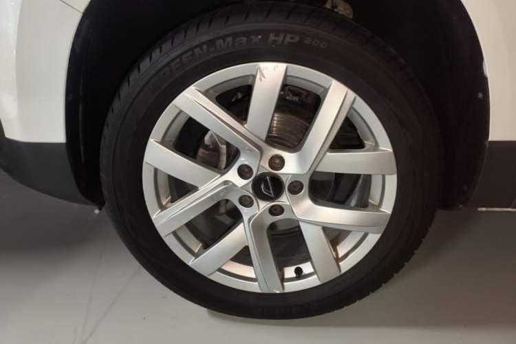 Used Jetta VS5 2022 280TSI Automatic Trendy Pro Version Left Front Wheel Hub