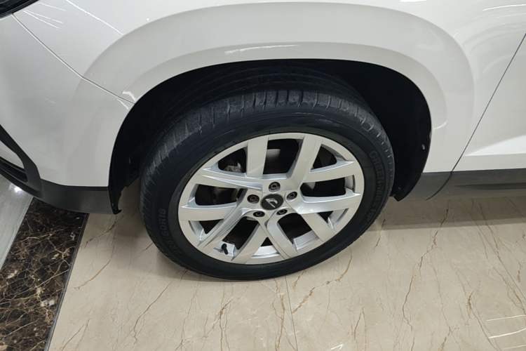 Used Jetta VS5 2022 280TSI Automatic Trendy Pro Version Left Front Wheel Hub
