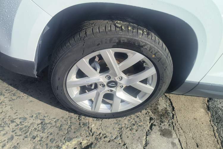 Used Jetta VS5 2022 280TSI Automatic Trendy Pro Version Left Front Wheel Hub