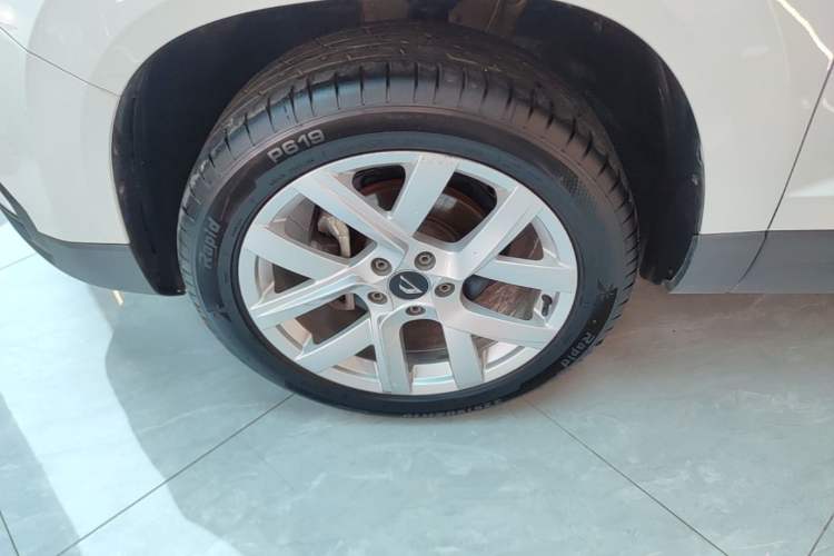 Used Jetta VS5 2022 280TSI Automatic Enjoyment Pro Trim Left Front Wheel Hub