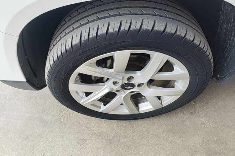 Used Jetta VS5 2022 280TSI Automatic Trend Edition Left Front Wheel Hub