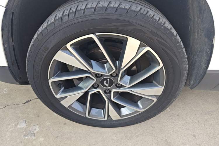 Used Jetta VS5 2022 280TSI Automatic Glory Edition Left Front Wheel Hub