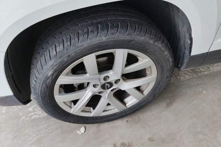 Used Jetta VS5 2022 280TSI Automatic Trendy Pro Version Left Front Wheel Hub