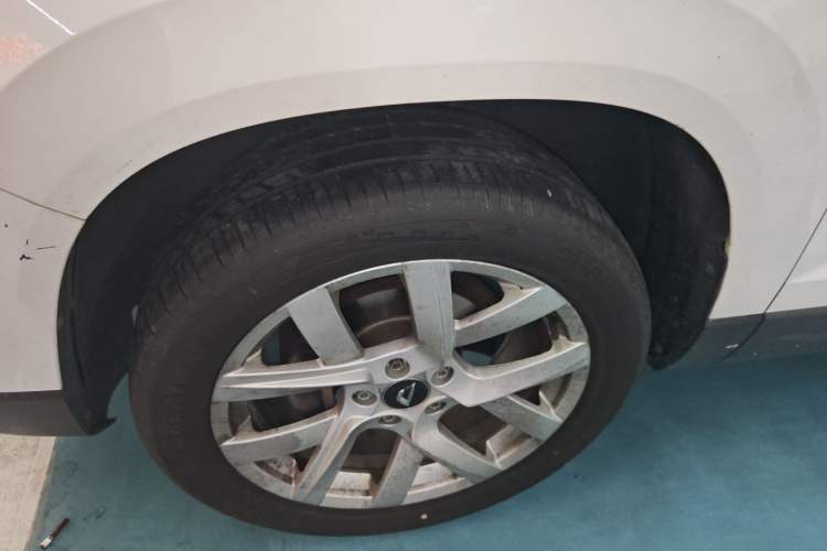 Used Jetta VS5 2022 280TSI Automatic Enjoyment Pro Trim Left Front Wheel Hub