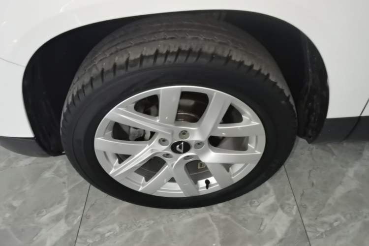 Used Jetta VS5 2022 280TSI Automatic Trendy Pro Version Left Front Wheel Hub