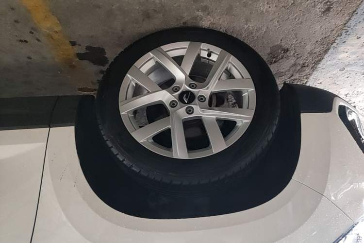 Used Jetta VS5 2022 280TSI Automatic Enjoyment Model Left Front Wheel Hub