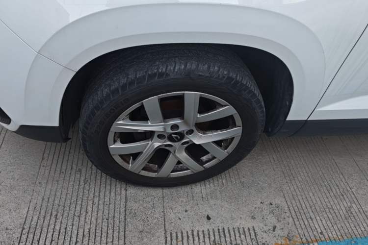 Used Jetta VS5 2022 280TSI Automatic Enjoyment Model Left Front Wheel Hub