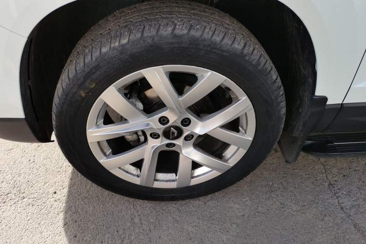 Used Jetta VS5 2022 280TSI Manual Advanced Trim Left Front Wheel Hub