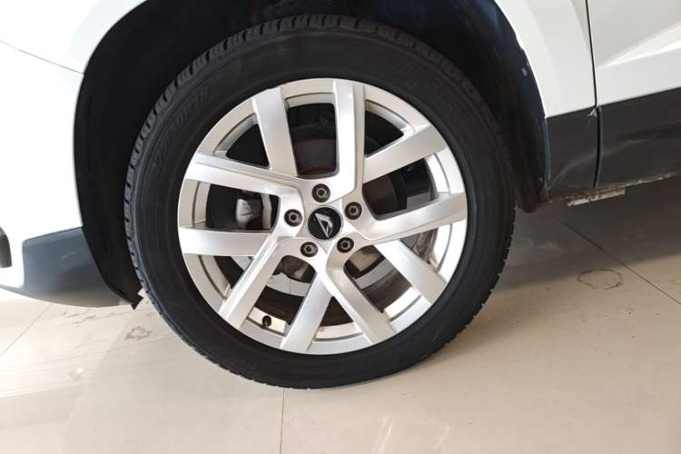Used Jetta VS5 2022 280TSI Automatic Trend Edition Left Front Wheel Hub