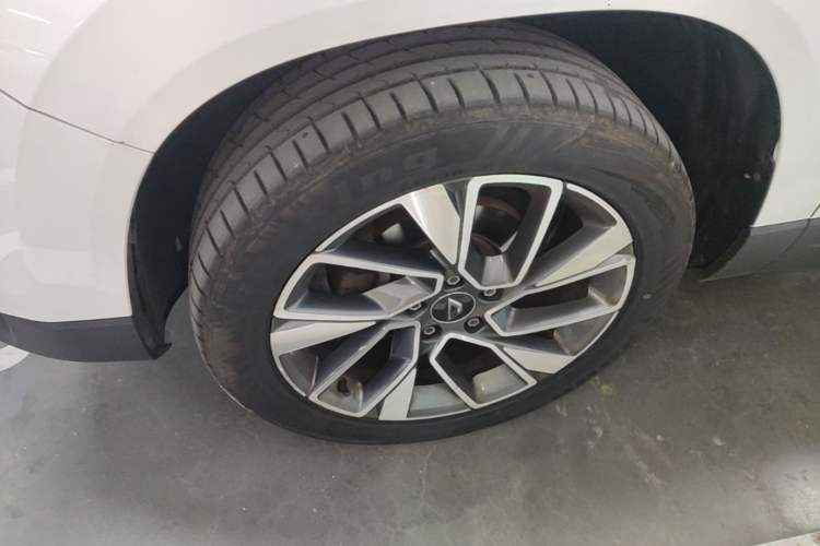 Used Jetta VS5 2022 280TSI Automatic Glory Pro Left Front Wheel Hub