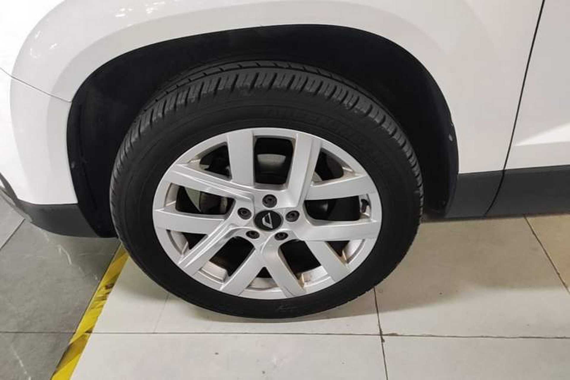 Used Jetta VS5 2022 280TSI Automatic Trendy Pro Version Left Front Wheel Hub