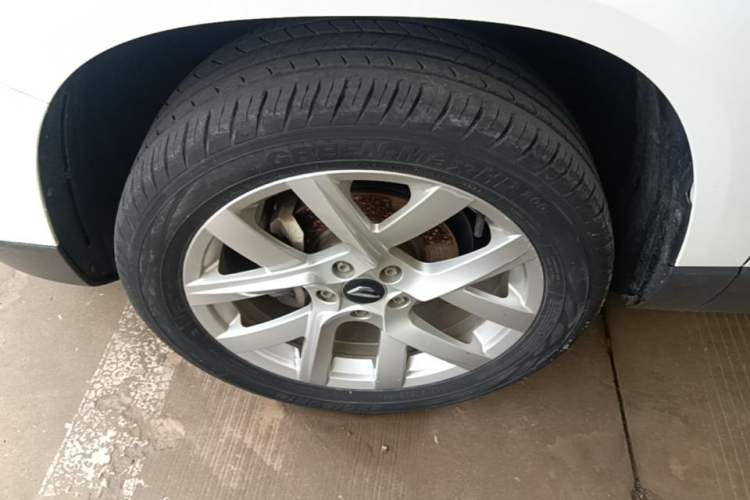 Used Jetta VS5 2022 280TSI Manual Advanced Trim Left Front Wheel Hub