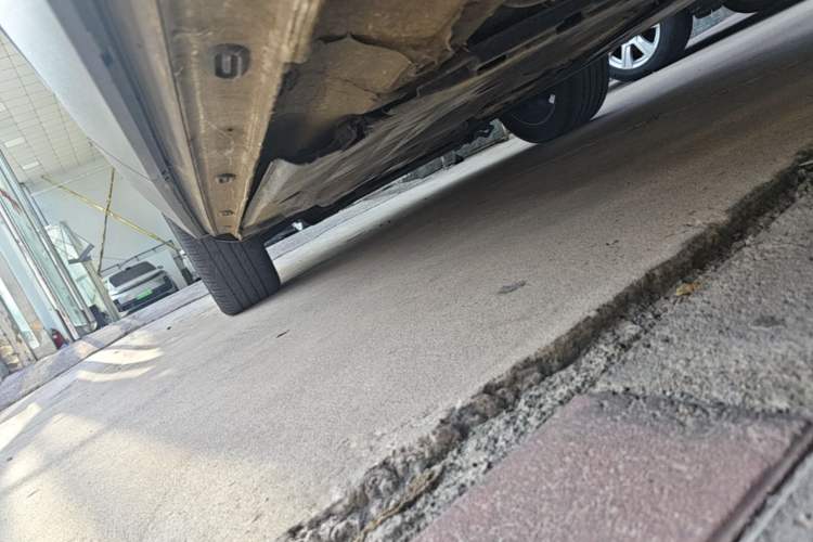 Used Jetta VS5 2022 280TSI Automatic Glory Edition Left Side Sill