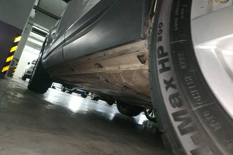 Used Jetta VS5 2022 280TSI Automatic Trend Edition Left Side Sill