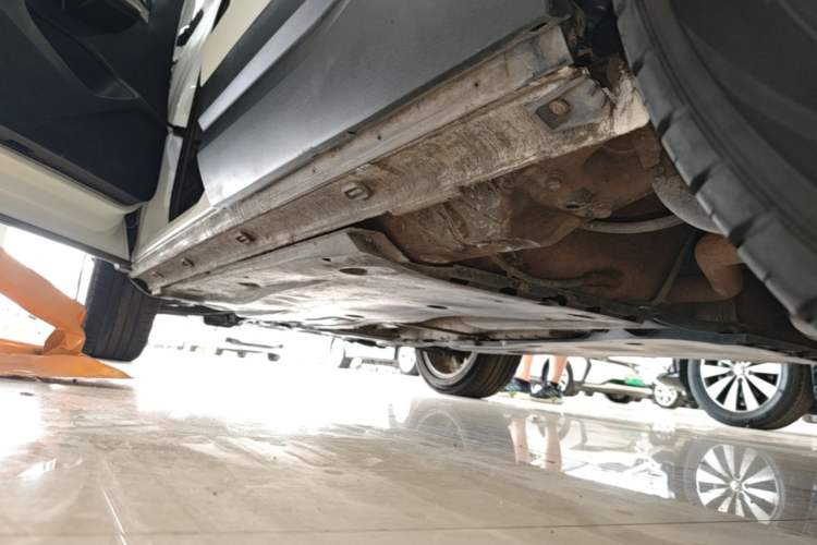 Used Jetta VS5 2022 280TSI Automatic Trend Edition Left Side Sill