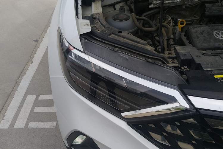 Used Jetta VS5 2022 280TSI Manual Advanced Pro Trim Right Front Headlight