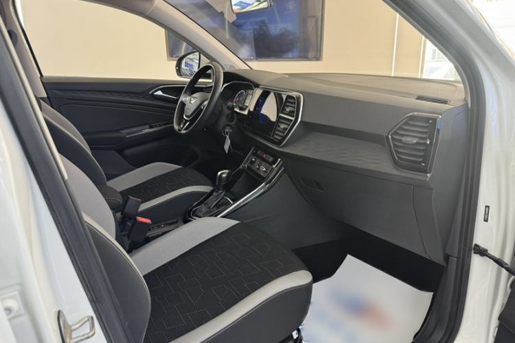 Used Jetta VS5 2022 280TSI Automatic Trendy Pro Version Right Front Seat