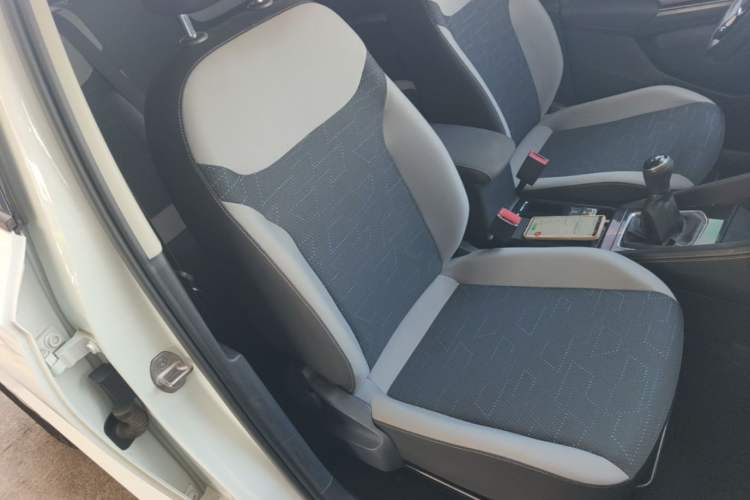Used Jetta VS5 2022 280TSI Manual Advanced Trim Right Front Seat