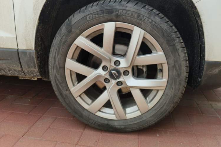 Used Jetta VS5 2022 280TSI Manual Enjoyment Version Right Front Wheel Hub