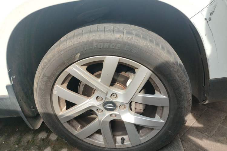 Used Jetta VS5 2022 280TSI Automatic Enjoyment Pro Trim Right Front Wheel Hub