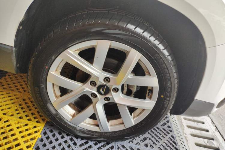 Used Jetta VS5 2022 280TSI Automatic Trend Edition Right Front Wheel Hub