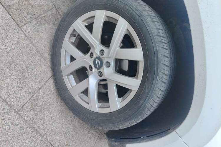Used Jetta VS5 2022 280TSI Automatic Enjoyment Pro Trim Right Front Wheel Hub